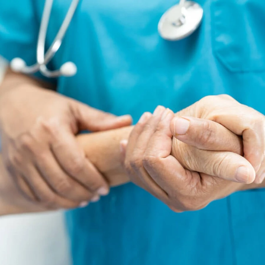 Médico, enfermería y servicio farmacéutico